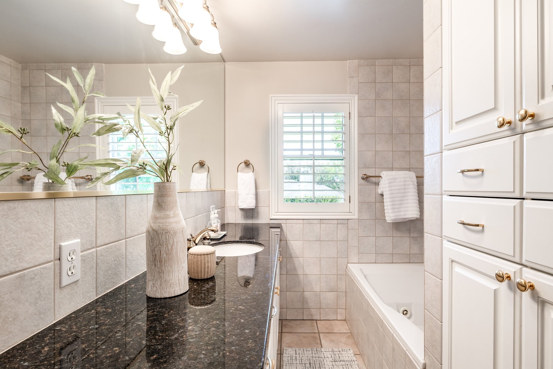  Exceptional Country Club Two-Story - 物件實景