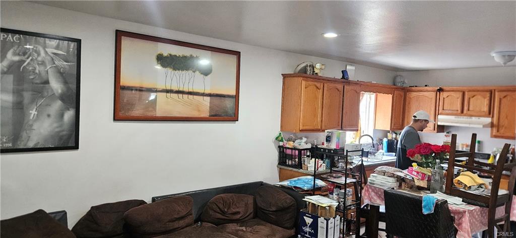 Los Angeles, California, 90044, United States, 7 Bedrooms Bedrooms, ,Residential,For Sale,1974904