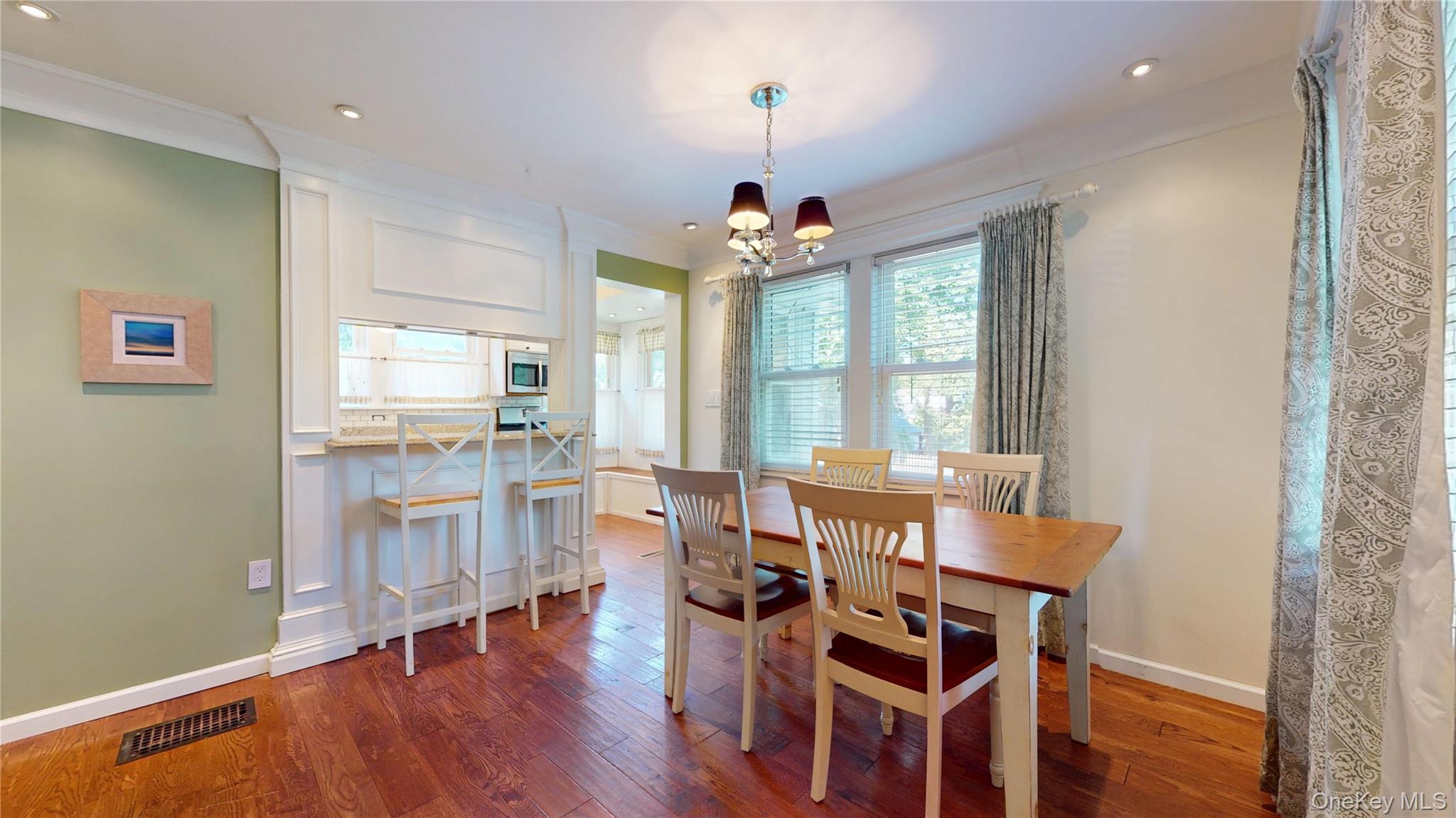 Sea Cliff, New York, 11579, United States, 2 Bedrooms Bedrooms, ,2 BathroomsBathrooms,Residential,For Sale,1920035