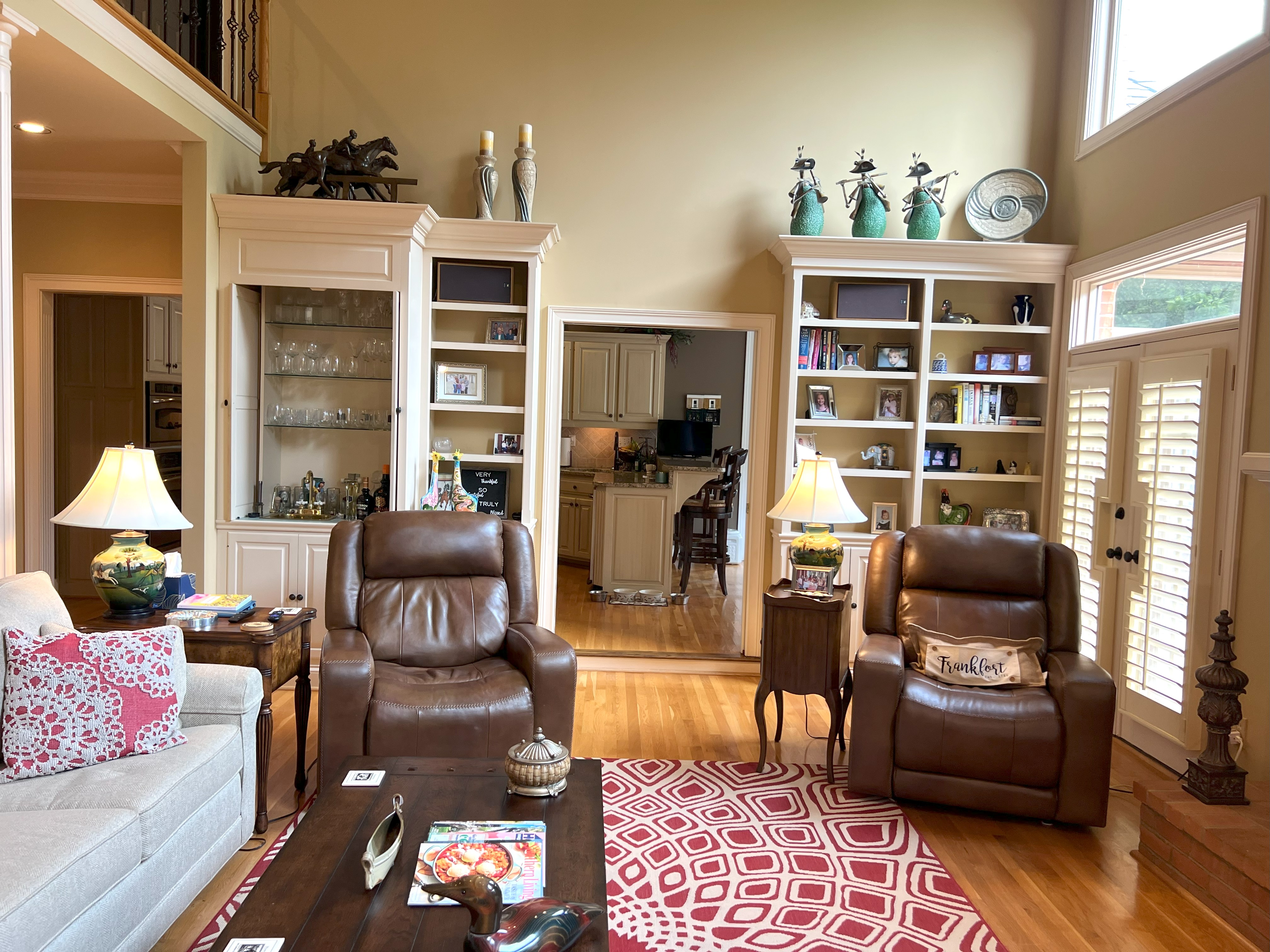 Frankfort, Kentucky, 40601, United States, 5 Bedrooms Bedrooms, ,4 BathroomsBathrooms,Residential,For Sale,1983551