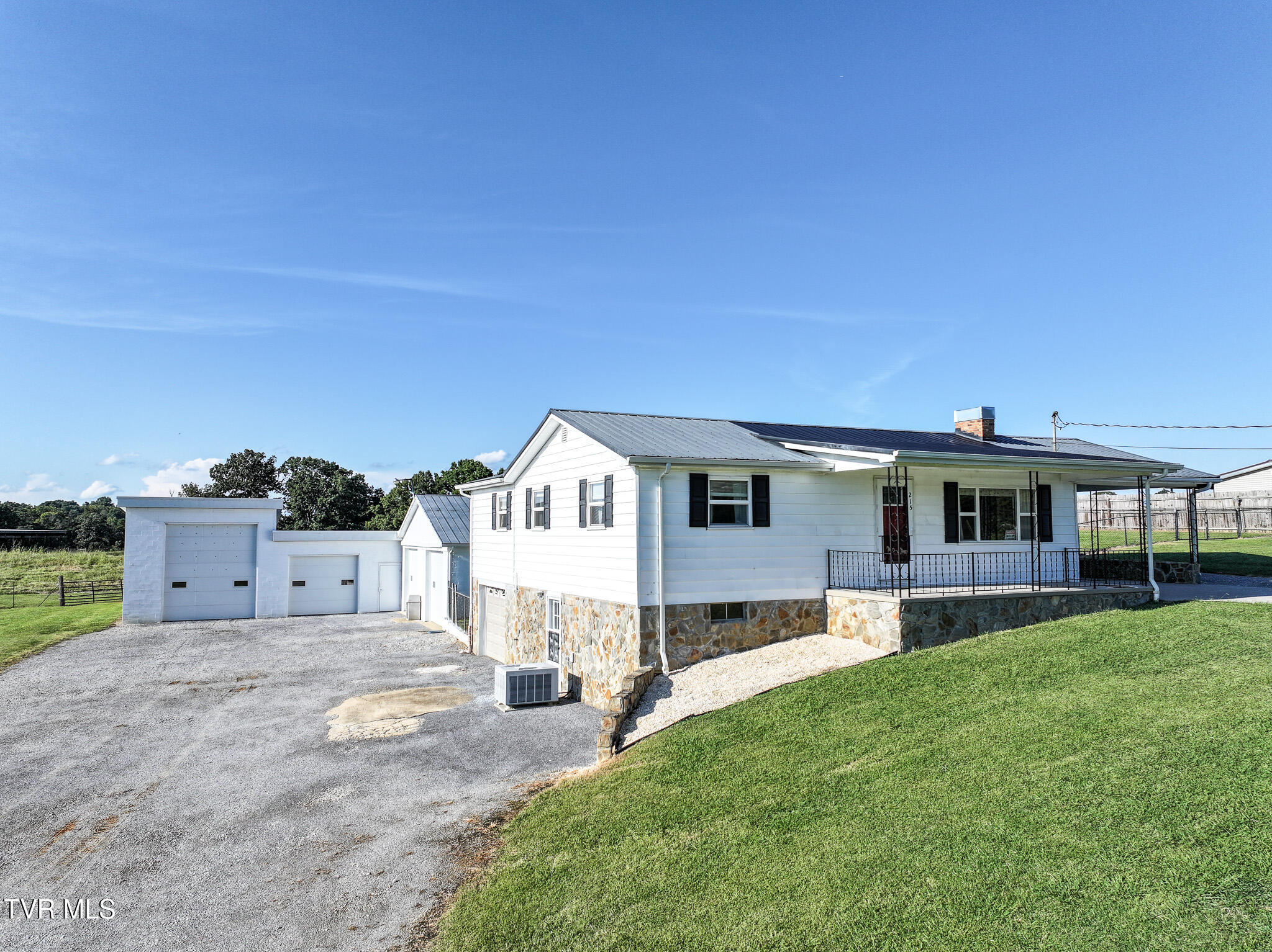 Greeneville, Tennessee, 37743, United States, 3 Bedrooms Bedrooms, ,2 BathroomsBathrooms,Residential,For Sale,1982221