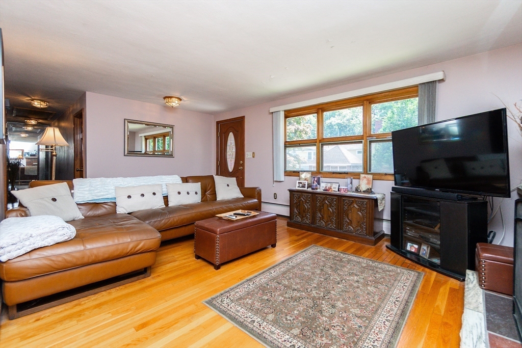 Saugus, Massachusetts, 01906, United States, 3 Bedrooms Bedrooms, ,2 BathroomsBathrooms,Residential,For Sale,1982387