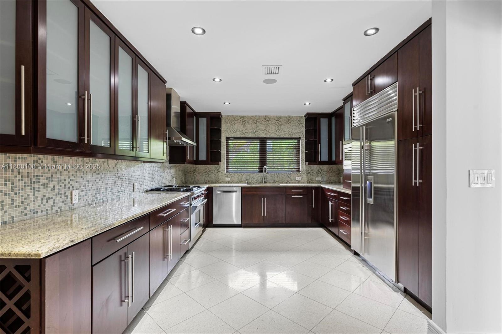 North Miami, Florida, 33181, United States, 5 Bedrooms Bedrooms, ,5 BathroomsBathrooms,Residential,For Sale,1804760