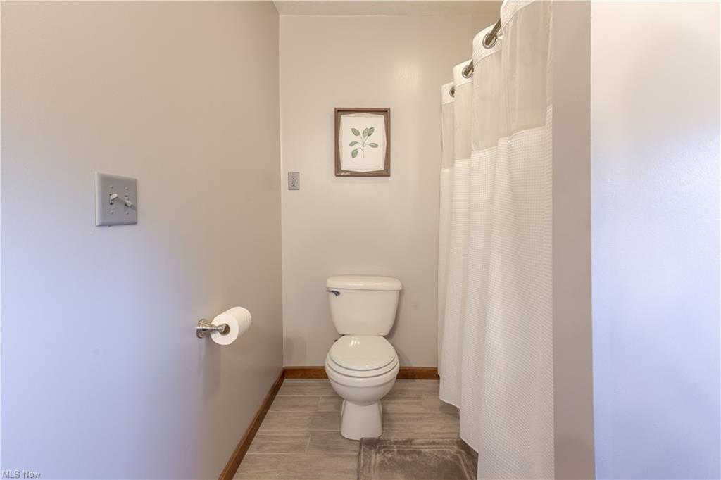 Chester, West Virginia, 26034, United States, 3 Bedrooms Bedrooms, ,3 BathroomsBathrooms,Residential,For Sale,1975770