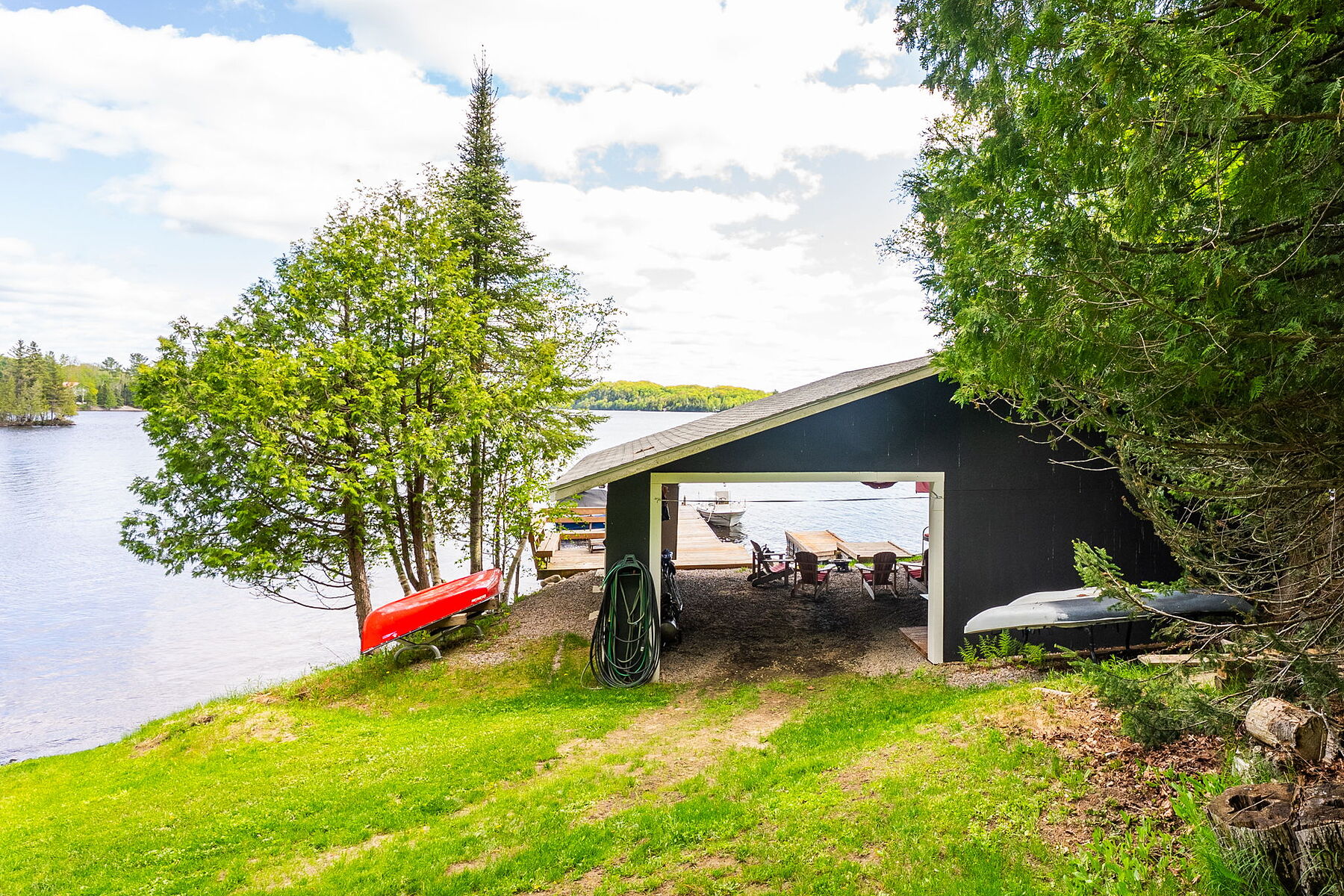 Family Home on Lake Cecebe - 物件實景