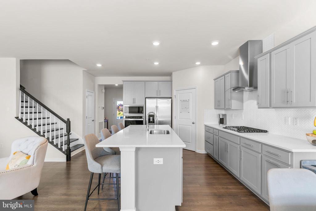 Frederick, Maryland, 21701, United States, 5 Bedrooms Bedrooms, ,4 BathroomsBathrooms,Residential,For Sale,1987107