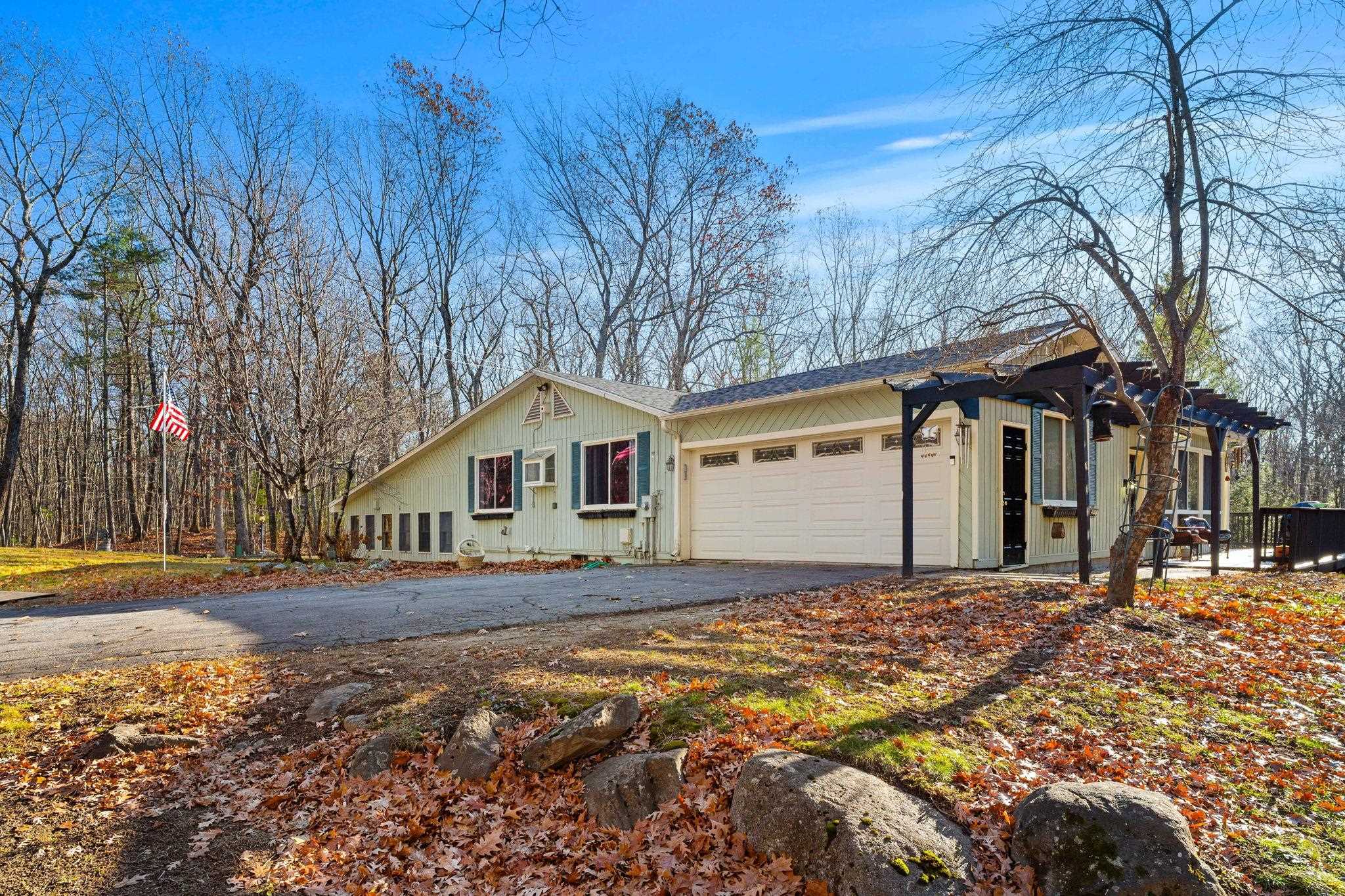 Plaistow, New Hampshire, 03865, United States, 4 Bedrooms Bedrooms, ,1 BathroomBathrooms,Residential,For Sale,2001863