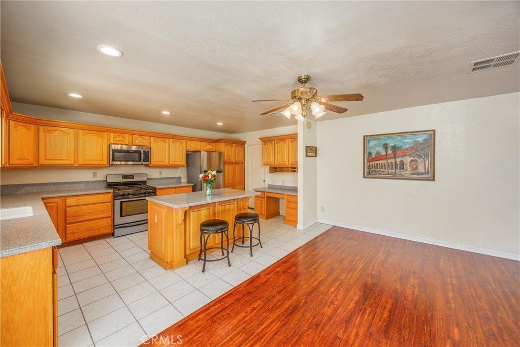 Fontana, California, 92335, United States, 3 Bedrooms Bedrooms, ,2 BathroomsBathrooms,Residential,For Sale,1987361