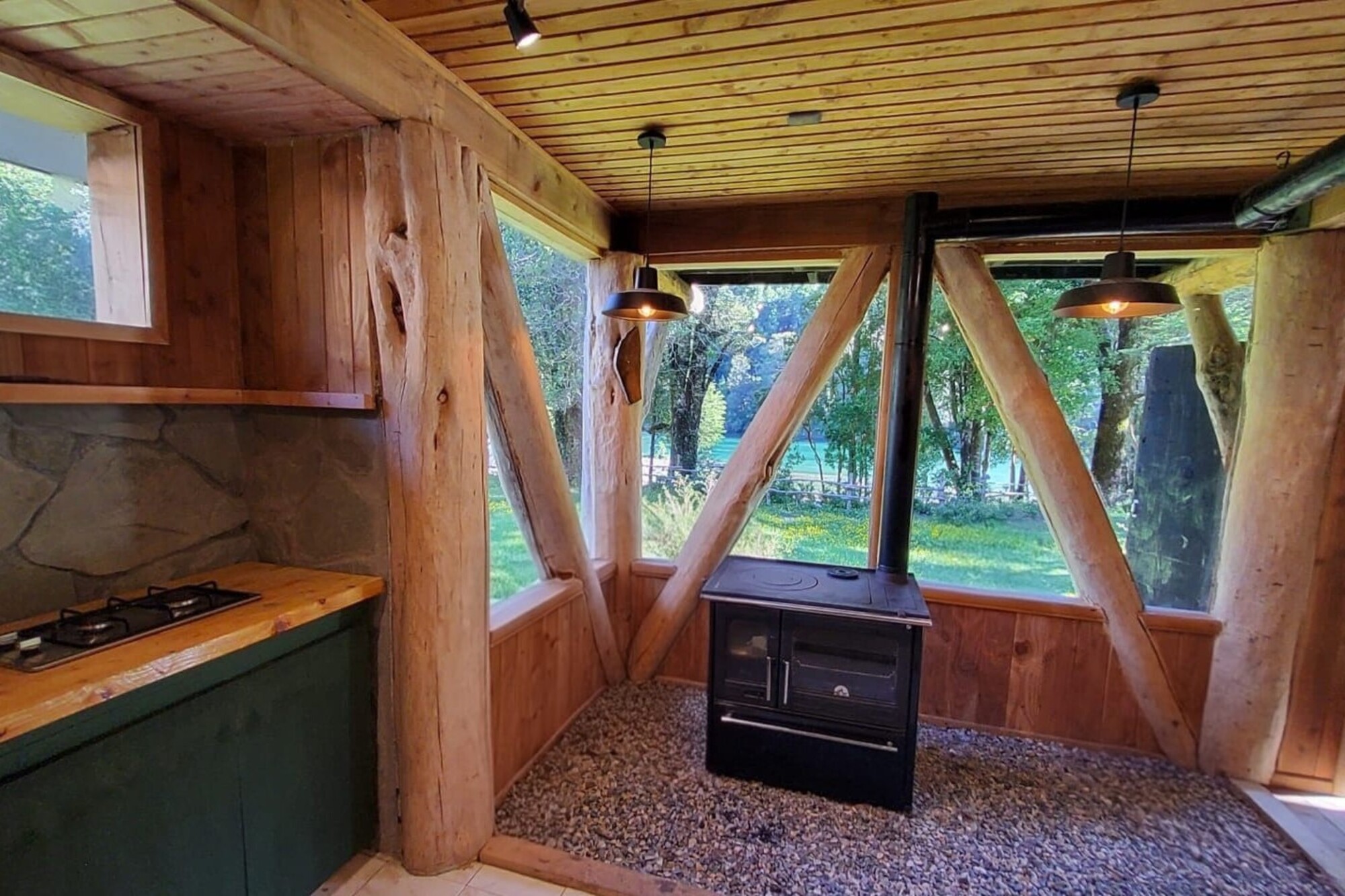  Lodge on 3 Hectares with 200 m of Cisnes Riverfront in the Aysén Region - 物件實景
