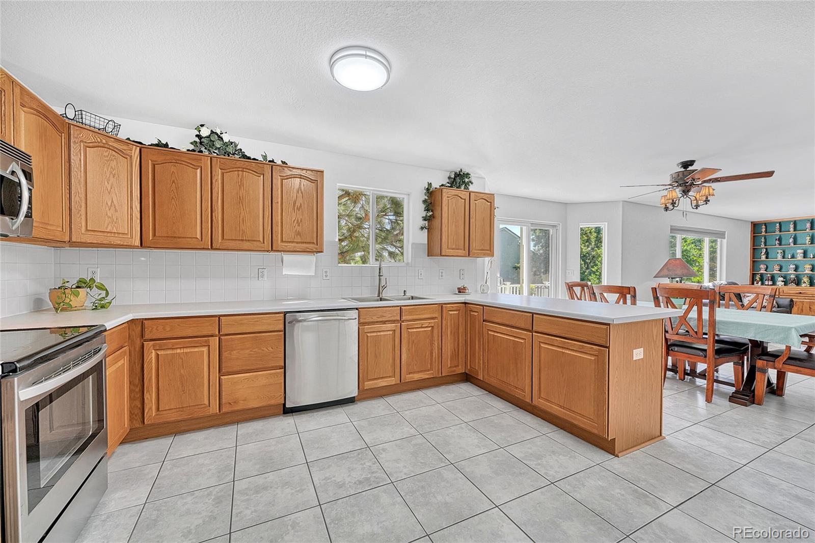 Littleton, Colorado, 80125, United States, 4 Bedrooms Bedrooms, ,3 BathroomsBathrooms,Residential,For Sale,1955641