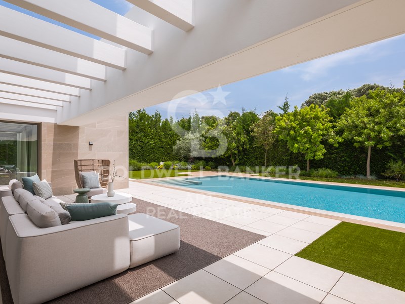 Estepona, Andalusia, ES, 5 Bedrooms Bedrooms, ,5 BathroomsBathrooms,Residential,For Sale,1826458