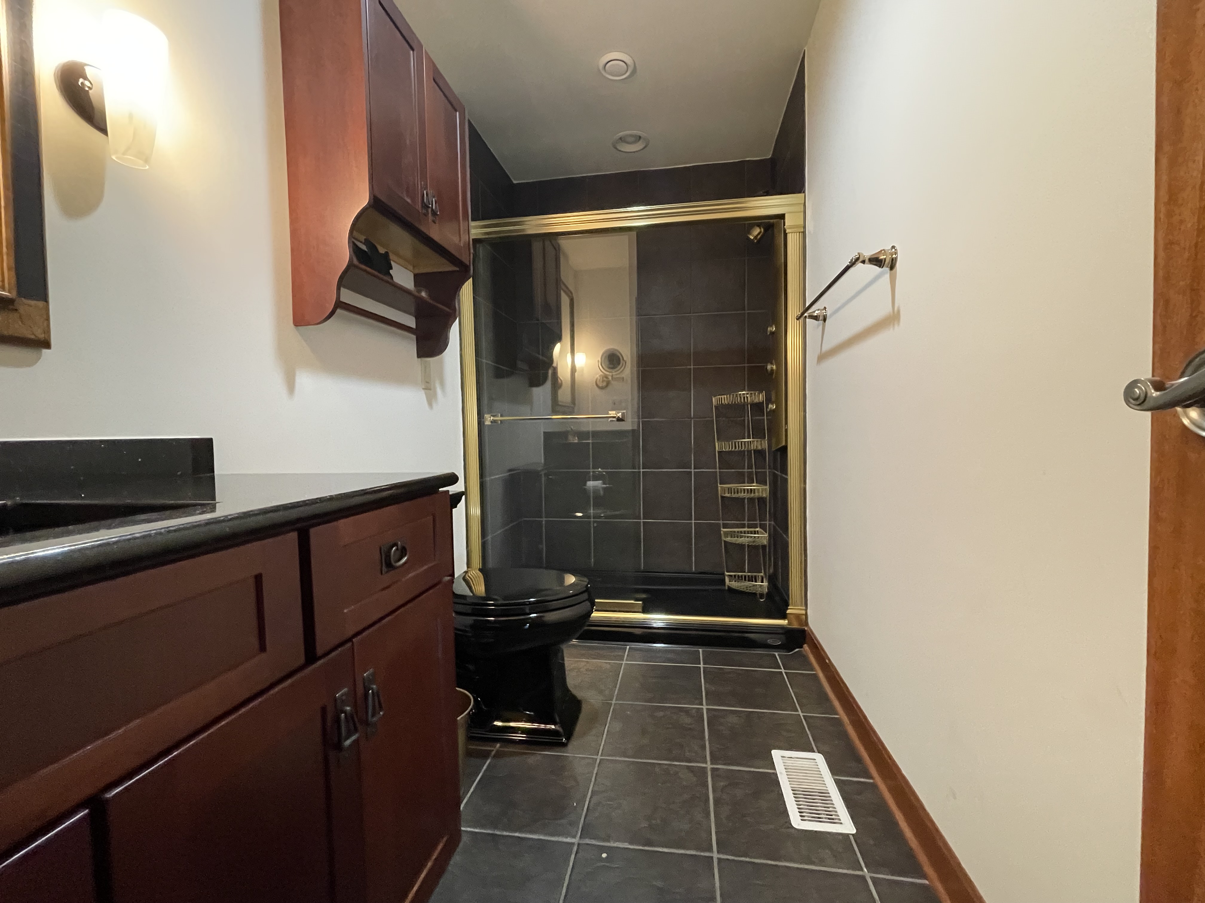 Murphysboro, Illinois, 62966, United States, 5 Bedrooms Bedrooms, ,6 BathroomsBathrooms,Residential,For Sale,1977081