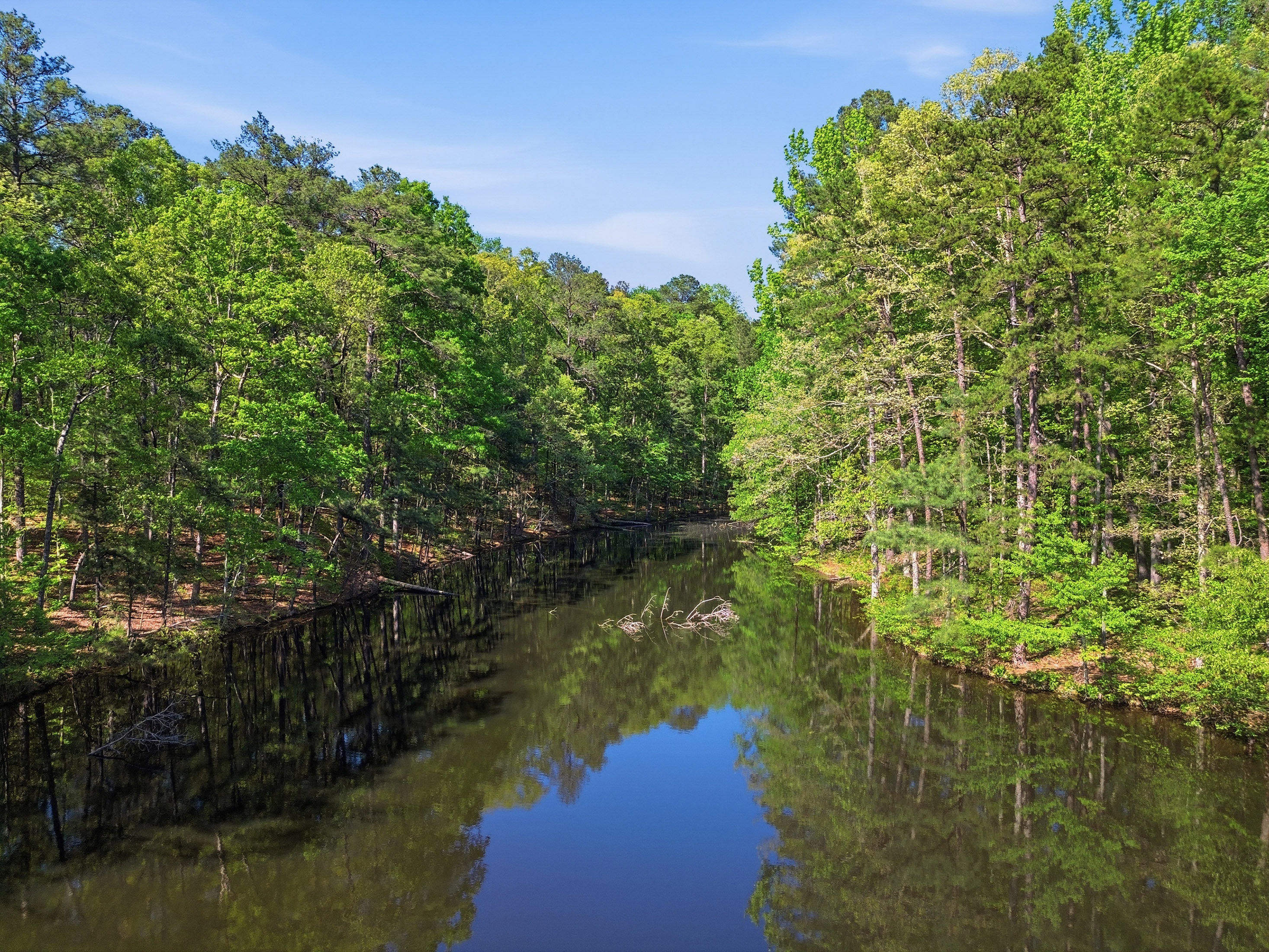  Brick Ranch Perfectly Positioned on 27 Acres with Pond - 物件實景