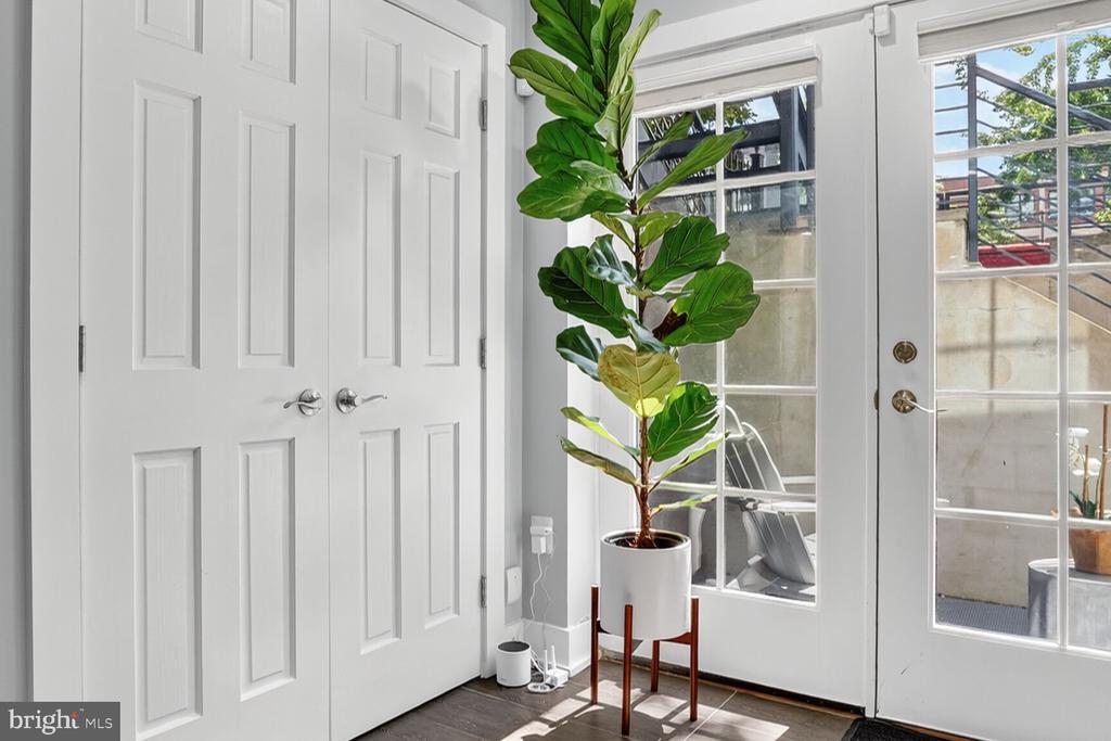 Washington, District of Columbia, 20010, United States, 2 Bedrooms Bedrooms, ,2 BathroomsBathrooms,Residential,For Sale,1975364