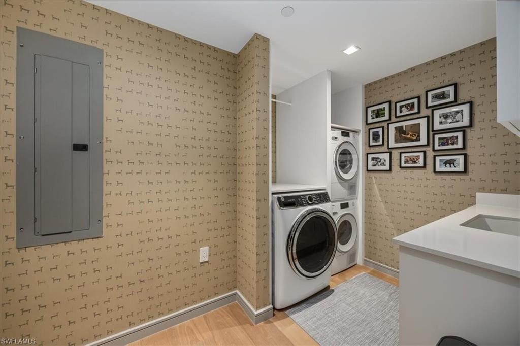 Naples, Florida, 34108, United States, 5 Bedrooms Bedrooms, ,5 BathroomsBathrooms,Residential,For Sale,1960565