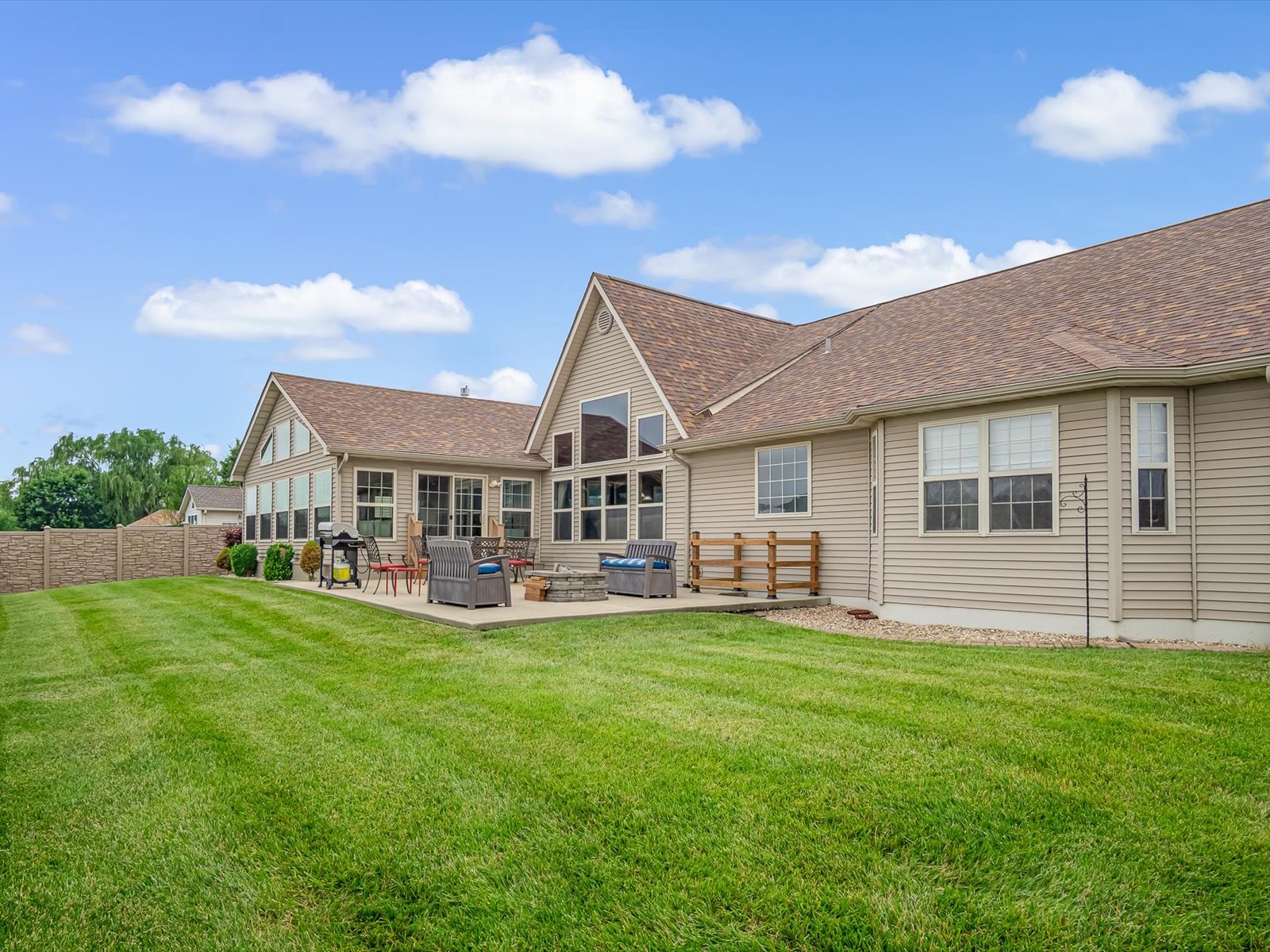 Swansea, Illinois, 62226, United States, 4 Bedrooms Bedrooms, ,4 BathroomsBathrooms,Residential,For Sale,1863975