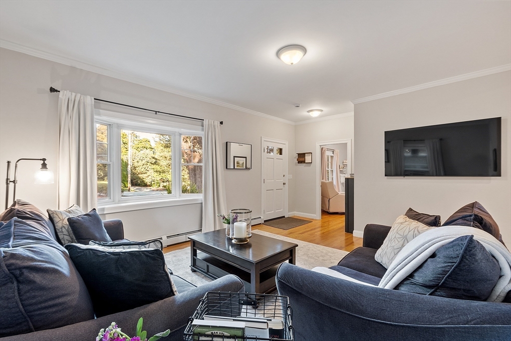 Andover, Massachusetts, 01810, United States, 2 Bedrooms Bedrooms, ,1 BathroomBathrooms,Residential,For Sale,1941591