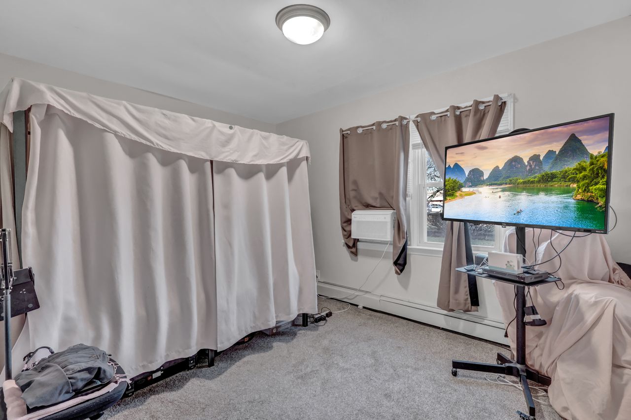 Eastport, New York, 11941, United States, 3 Bedrooms Bedrooms, ,3 BathroomsBathrooms,Residential,For Sale,2008841