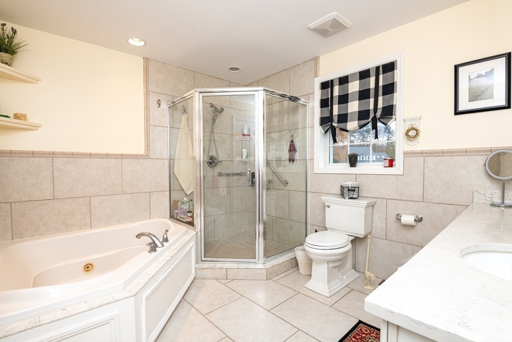 Seabrook, New Hampshire, 03874, United States, 3 Bedrooms Bedrooms, ,2 BathroomsBathrooms,Residential,For Sale,1989361