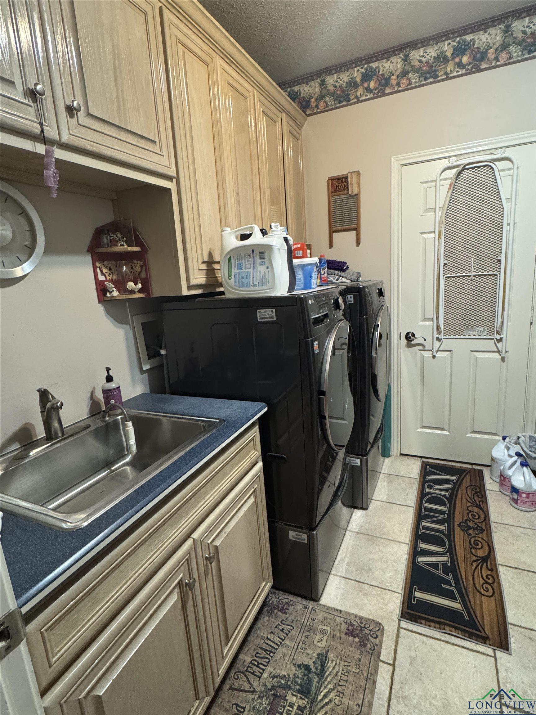 Nacogdoches, Texas, 75964, United States, 4 Bedrooms Bedrooms, ,4 BathroomsBathrooms,Residential,For Sale,1708652