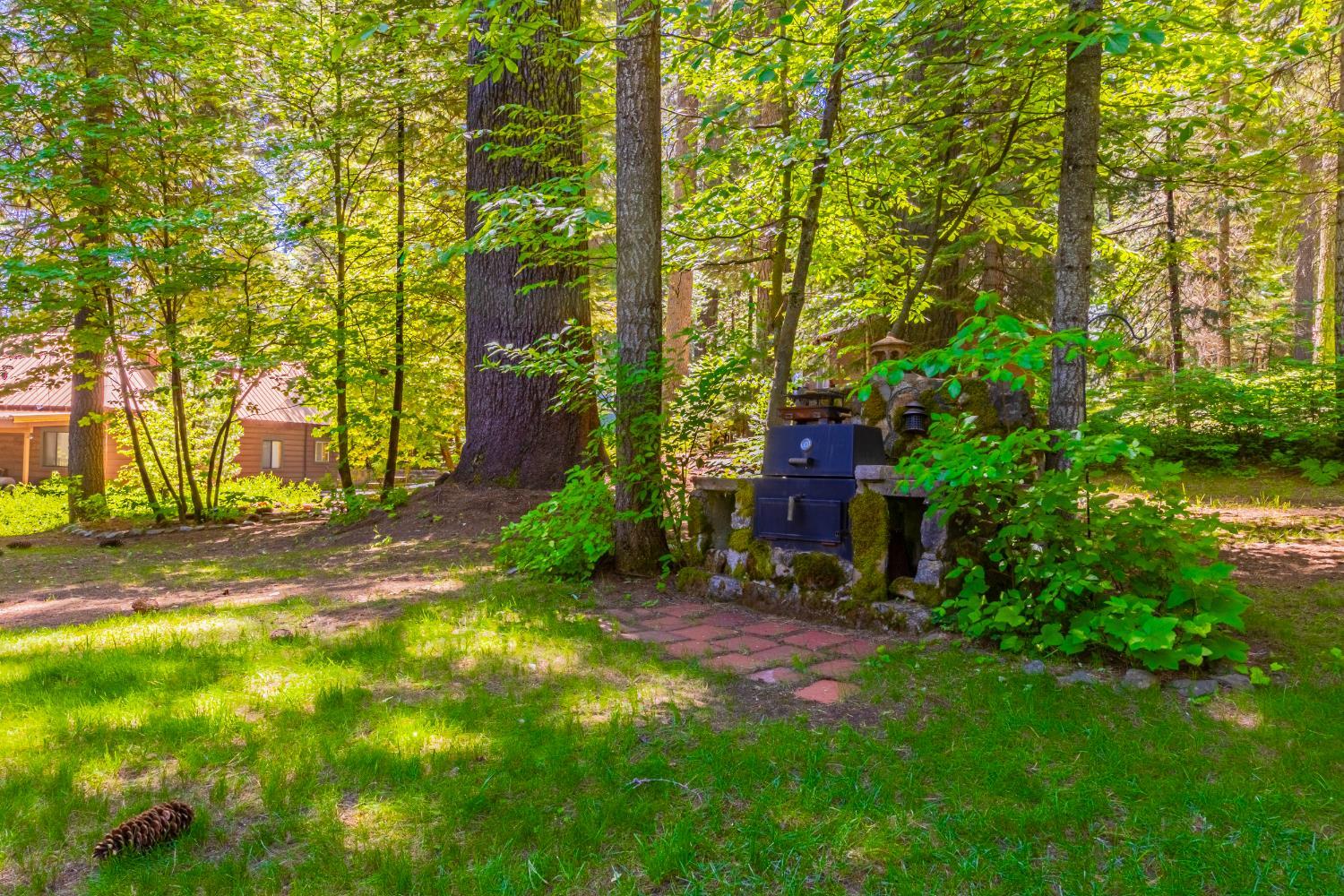 Fish Camp, California, 93623, United States, 5 Bedrooms Bedrooms, ,2 BathroomsBathrooms,Residential,For Sale,1869903