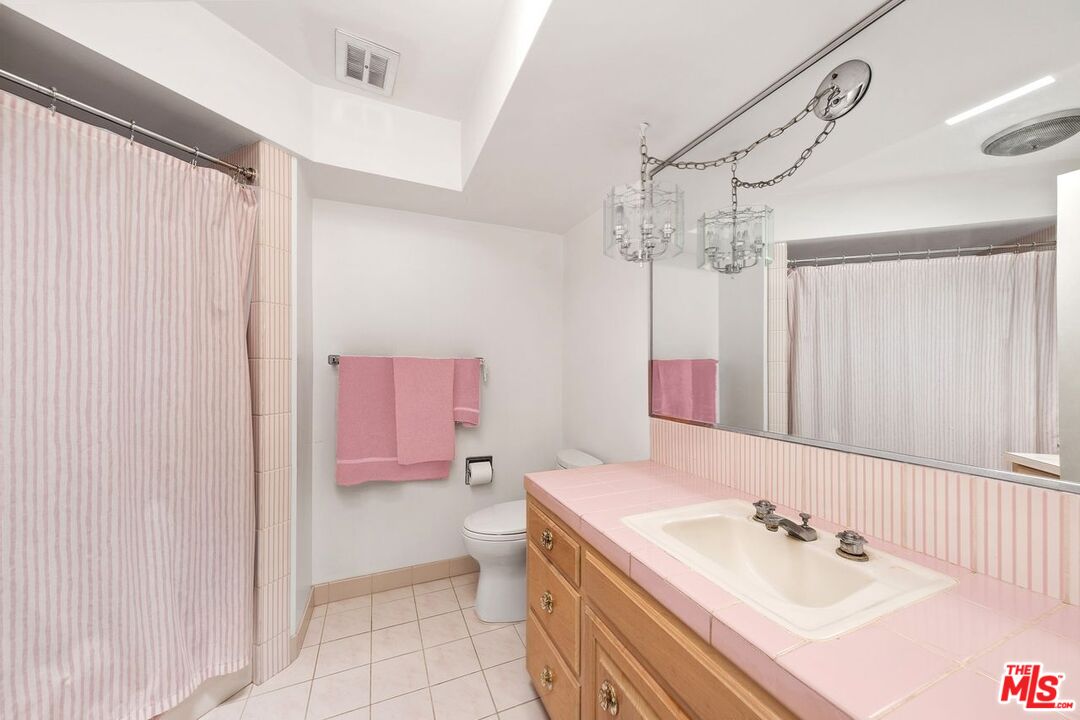 Los Angeles, California, 90056, United States, 5 Bedrooms Bedrooms, ,5 BathroomsBathrooms,Residential,For Sale,1918507