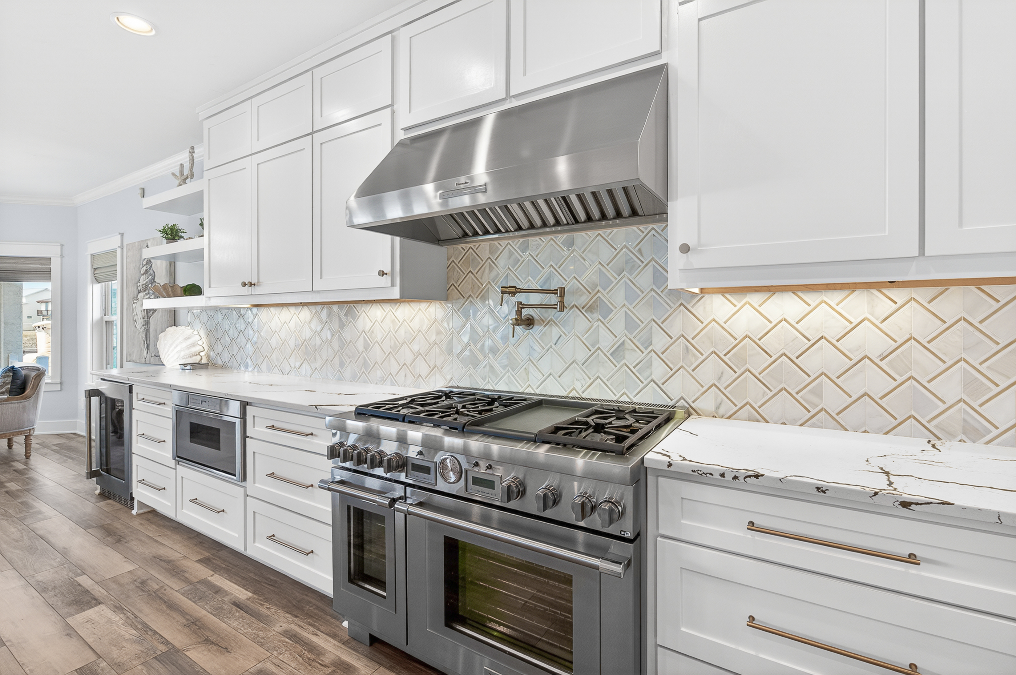  Canal-Front Estate in Island Moorings - 物件實景