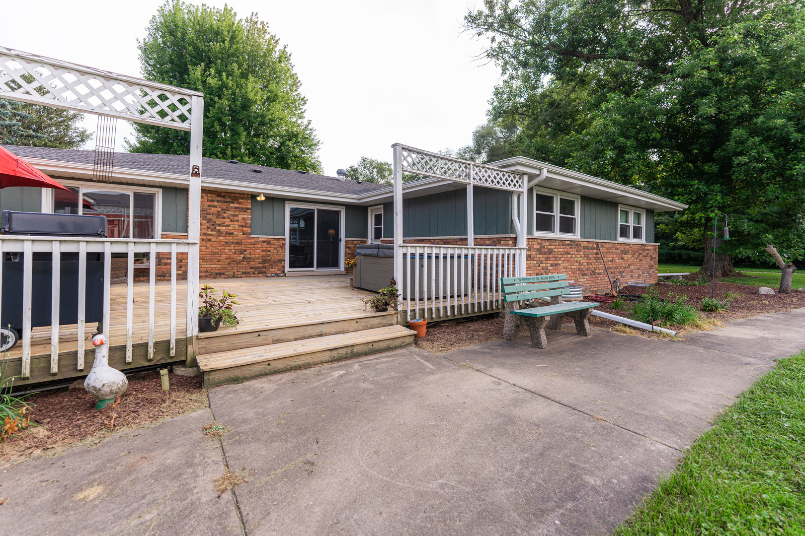 Hinckley, Illinois, 60520, United States, 3 Bedrooms Bedrooms, ,2 BathroomsBathrooms,Residential,For Sale,1921683