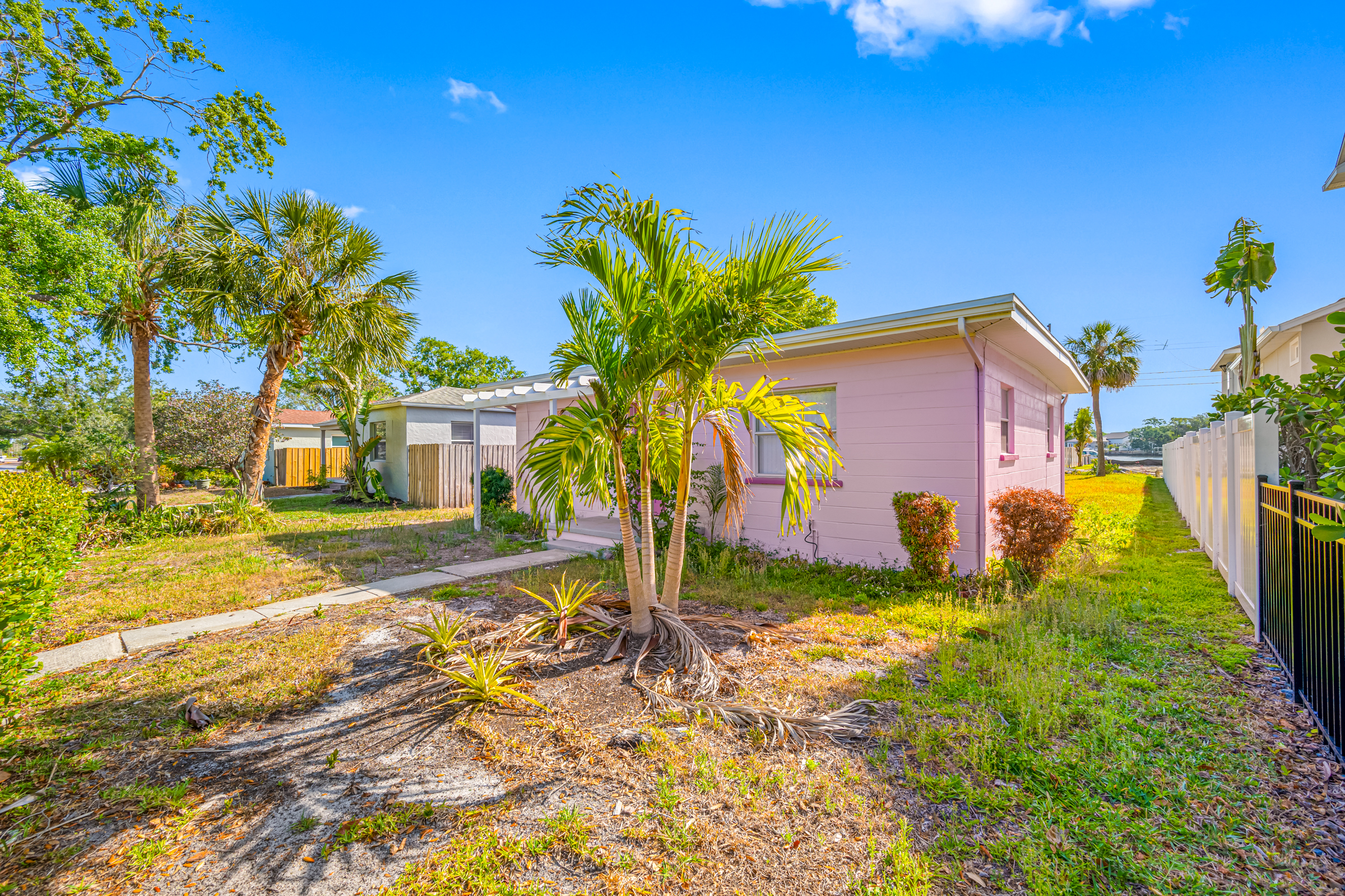 St Petersburg, Florida, 33701, United States, 2 Bedrooms Bedrooms, ,1 BathroomBathrooms,Residential,For Sale,1862109