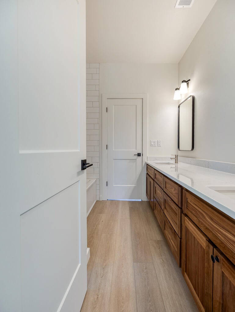 Klamath Falls, Oregon, 97601, United States, 3 Bedrooms Bedrooms, ,3 BathroomsBathrooms,Residential,For Sale,1991237