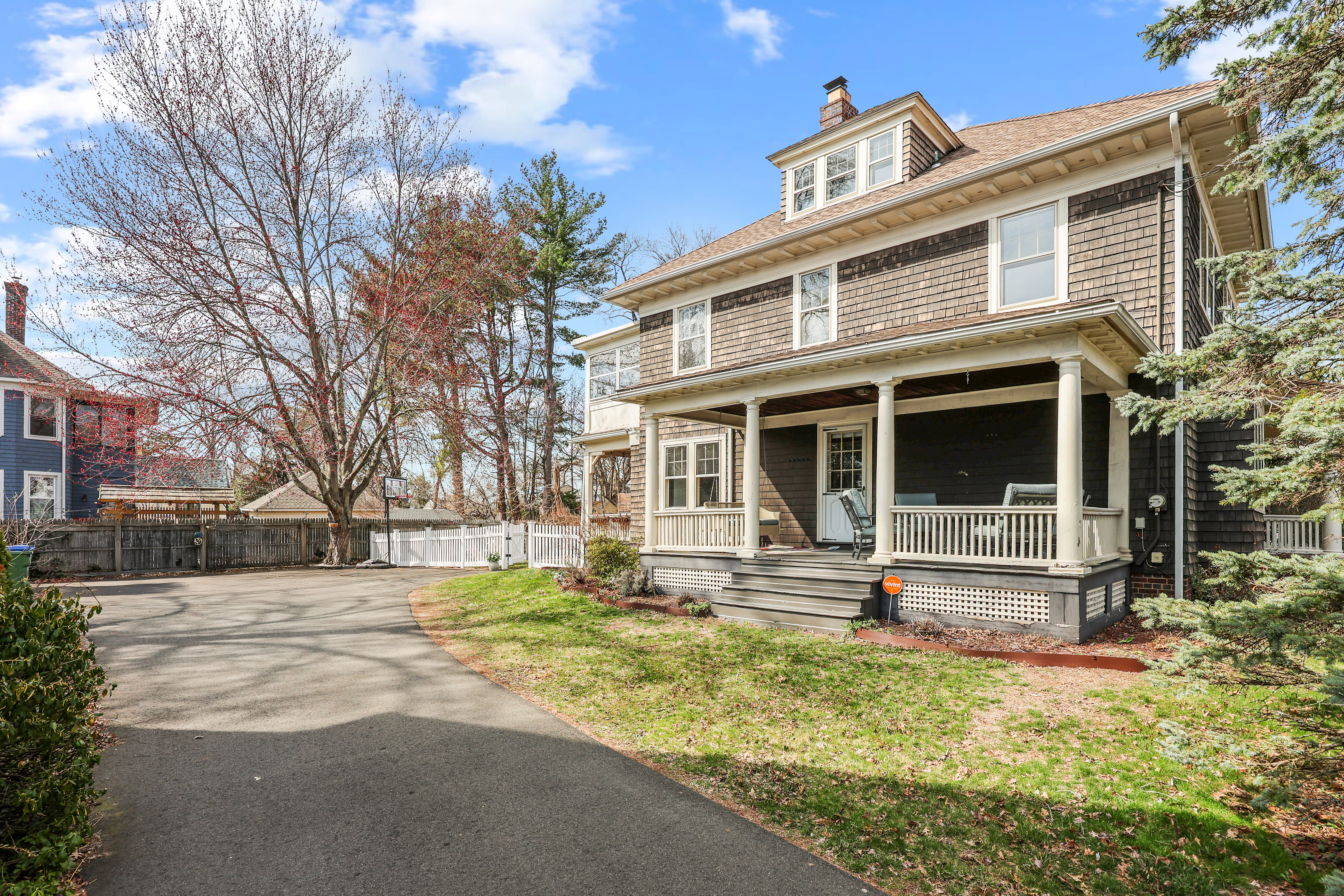  1720 Whitney Avenue - 物件實景