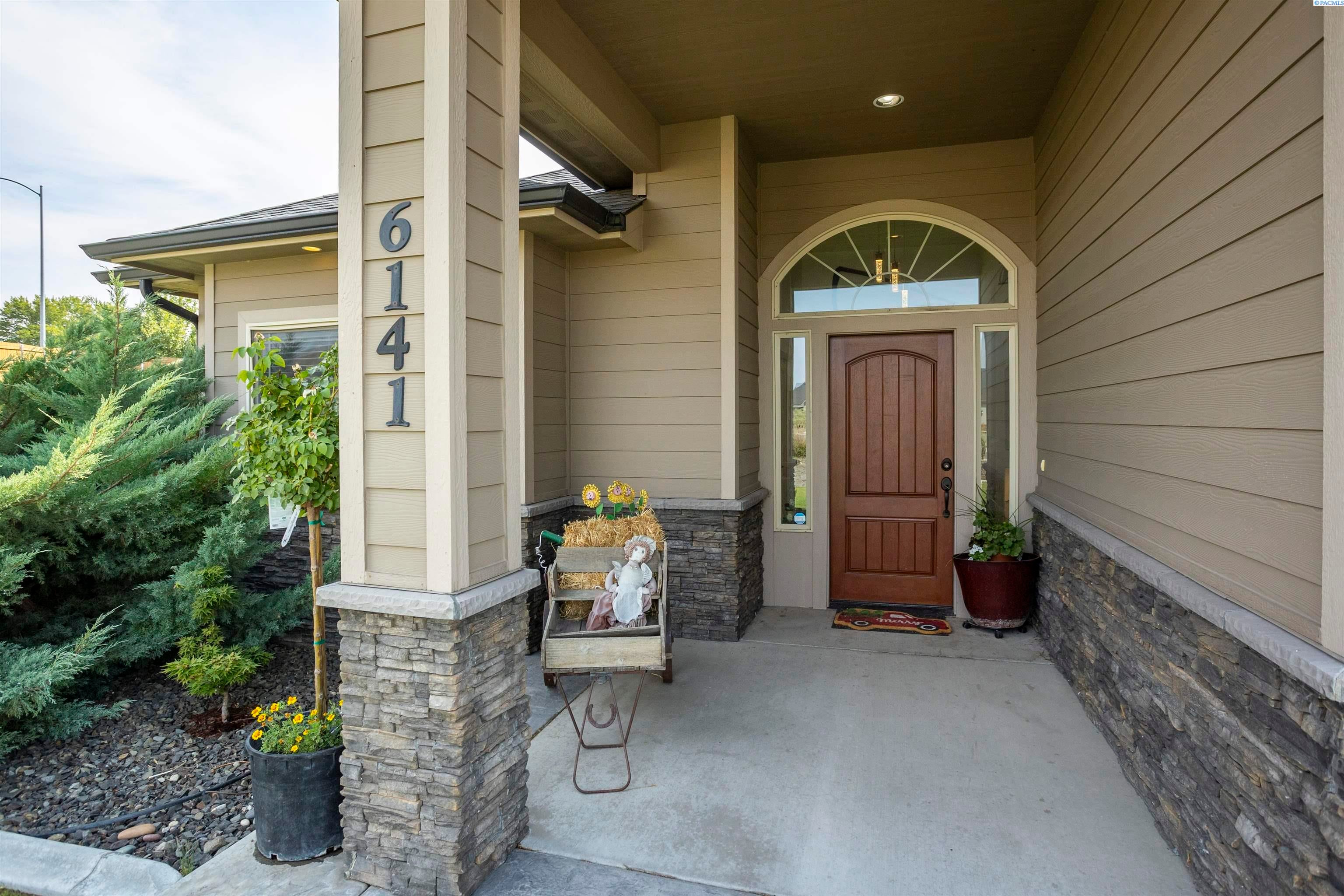 West Richland, Washington, 99353, United States, 4 Bedrooms Bedrooms, ,2 BathroomsBathrooms,Residential,For Sale,1944787