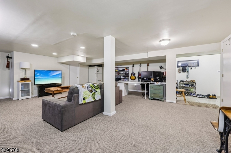 Wayne Twp., New Jersey, 07470, United States, 2 Bedrooms Bedrooms, ,3 BathroomsBathrooms,Residential,For Sale,2002003