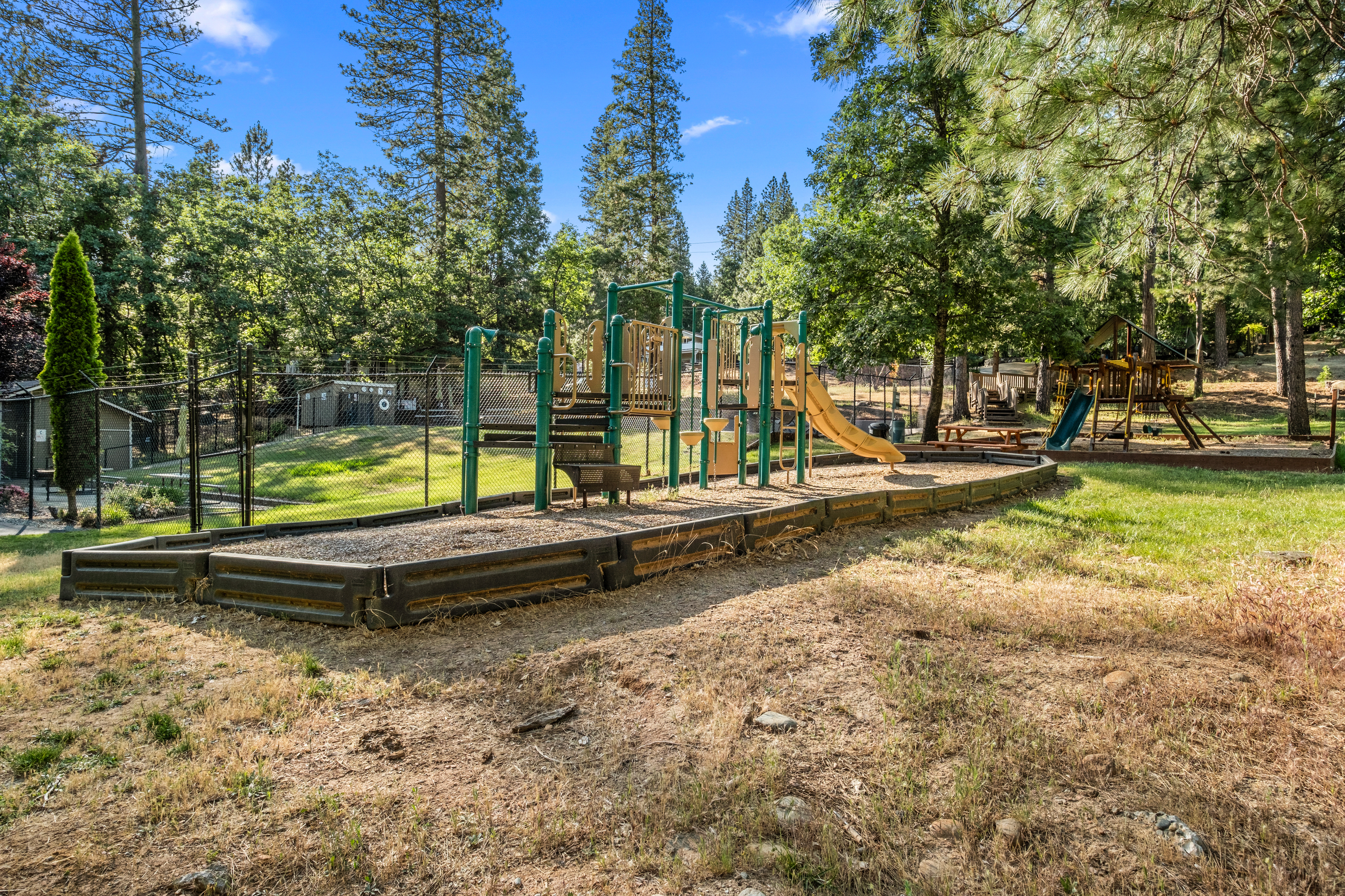  5648 Sierra Springs Drive, Pollock Pines, CA 95726 - 物件實景
