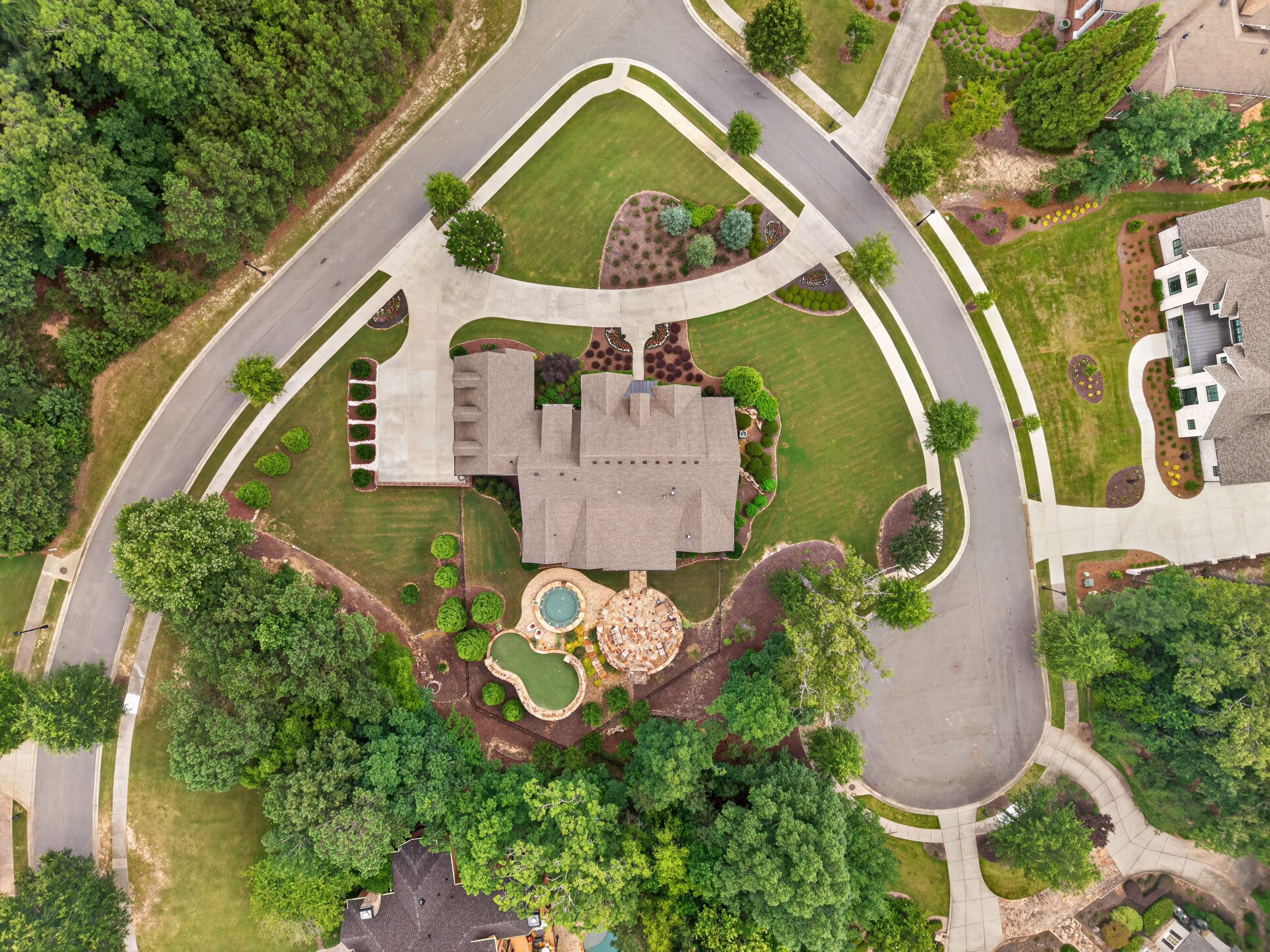  Experience Refined Estate Living in this Exceptional All-Brick and Stone Ranch - 物件實景