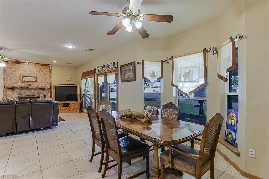 Waxahachie, Texas, 75167, United States, 4 Bedrooms Bedrooms, ,2 BathroomsBathrooms,Residential,For Sale,1835514