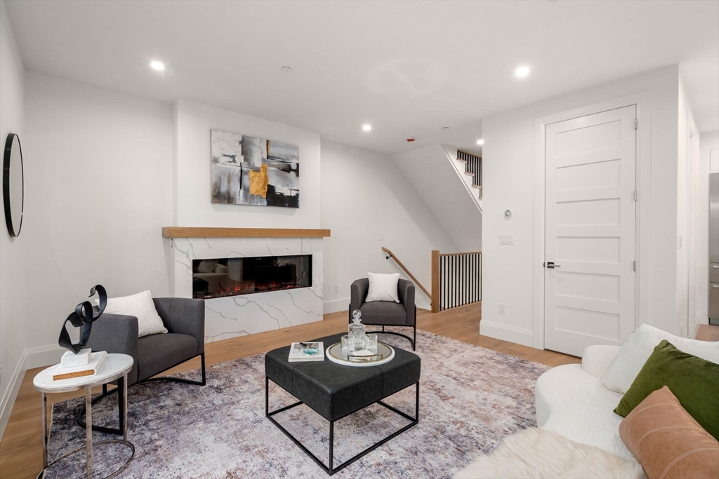 Newton, Massachusetts, 02461, United States, 5 Bedrooms Bedrooms, ,5 BathroomsBathrooms,Residential,For Sale,1995972