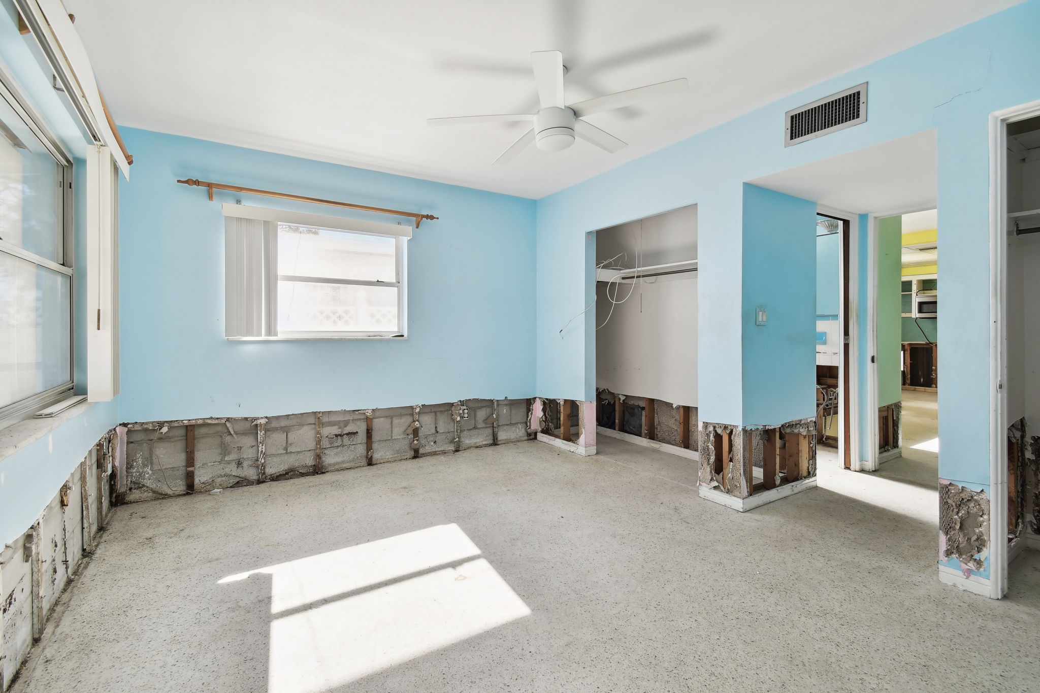 Madeira Beach, Florida, 33708, United States, 3 Bedrooms Bedrooms, ,2 BathroomsBathrooms,Residential,For Sale,1943278