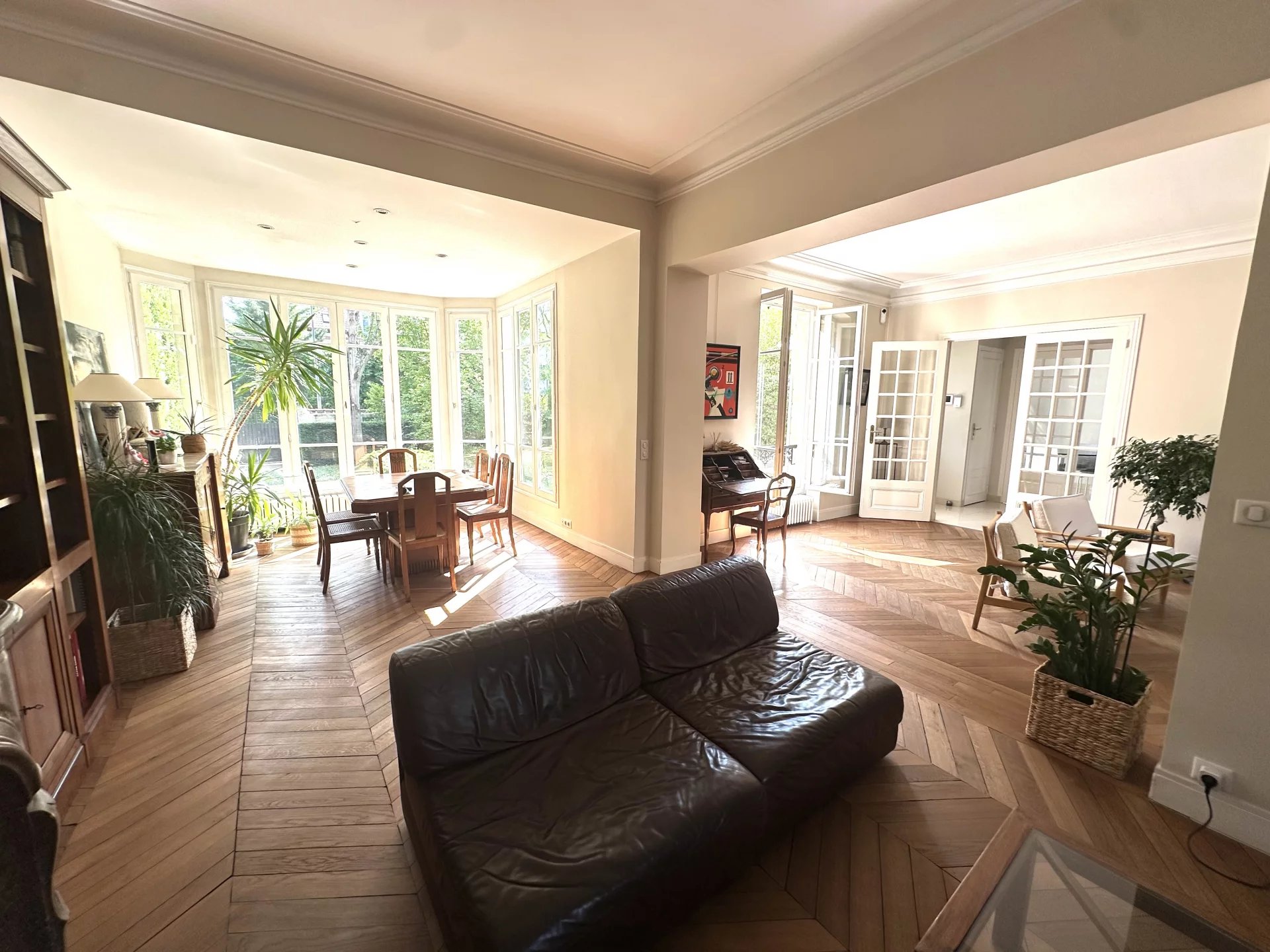 Le Vésinet, Île-de-France, 78110, FR, 6 Bedrooms Bedrooms, ,5 BathroomsBathrooms,Residential,For Sale,1994662