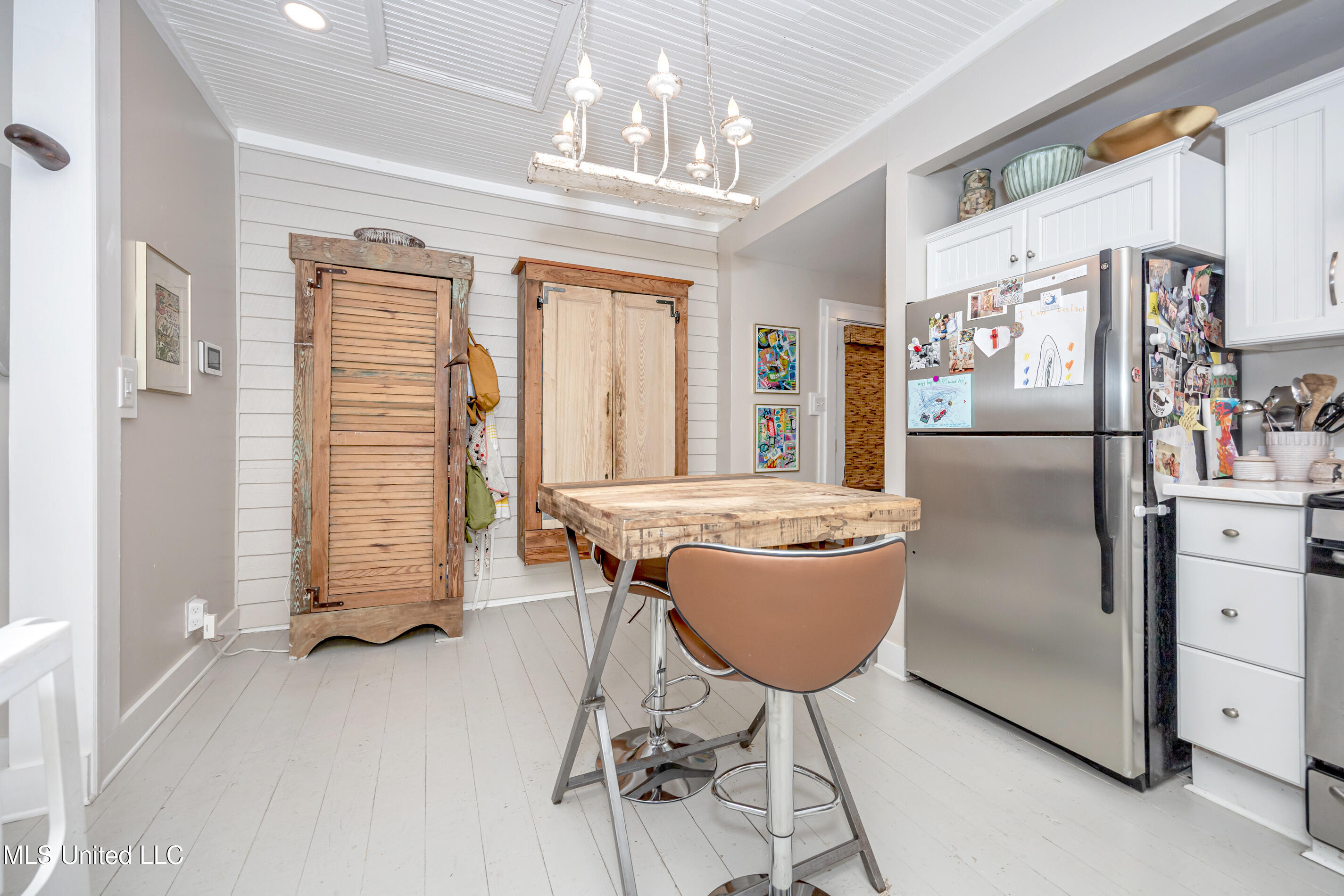 Ocean Springs, Mississippi, 39564, United States, 3 Bedrooms Bedrooms, ,2 BathroomsBathrooms,Residential,For Sale,1847227