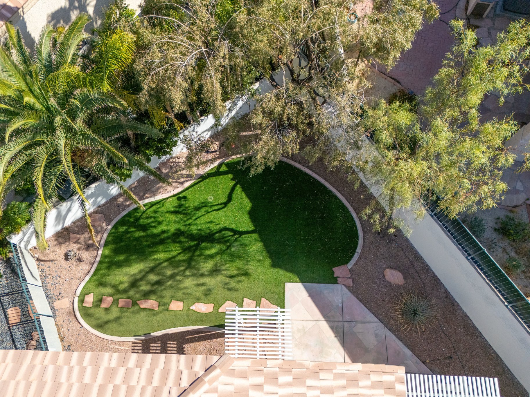  Rare oversized yard within this gated enclave - 物件實景