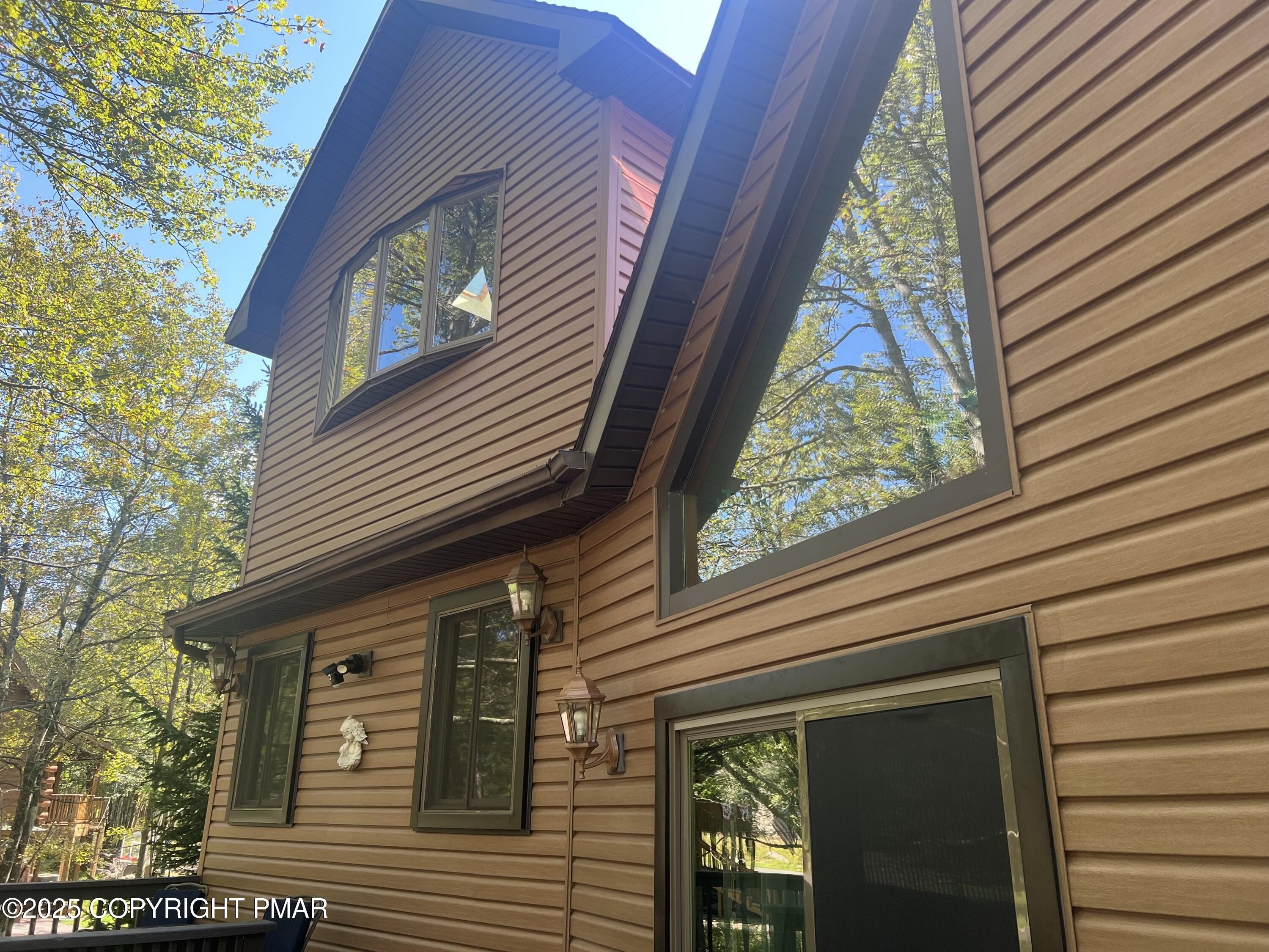 Blakeslee, Pennsylvania, 18610, United States, 4 Bedrooms Bedrooms, ,3 BathroomsBathrooms,Residential,For Sale,1982543