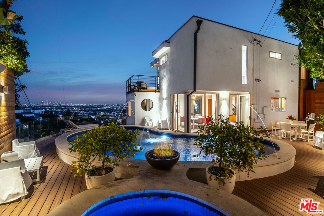 Los Angeles, California, 90069, United States, 4 Bedrooms Bedrooms, ,5 BathroomsBathrooms,Residential,For Sale,1759770