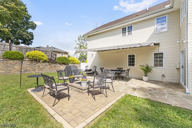 Wayne Twp., New Jersey, 07470, United States, 5 Bedrooms Bedrooms, ,3 BathroomsBathrooms,Residential,For Sale,1947958