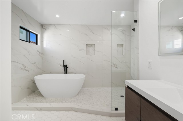 Los Angeles, California, 90043, United States, 6 Bedrooms Bedrooms, ,Residential,For Sale,1980930