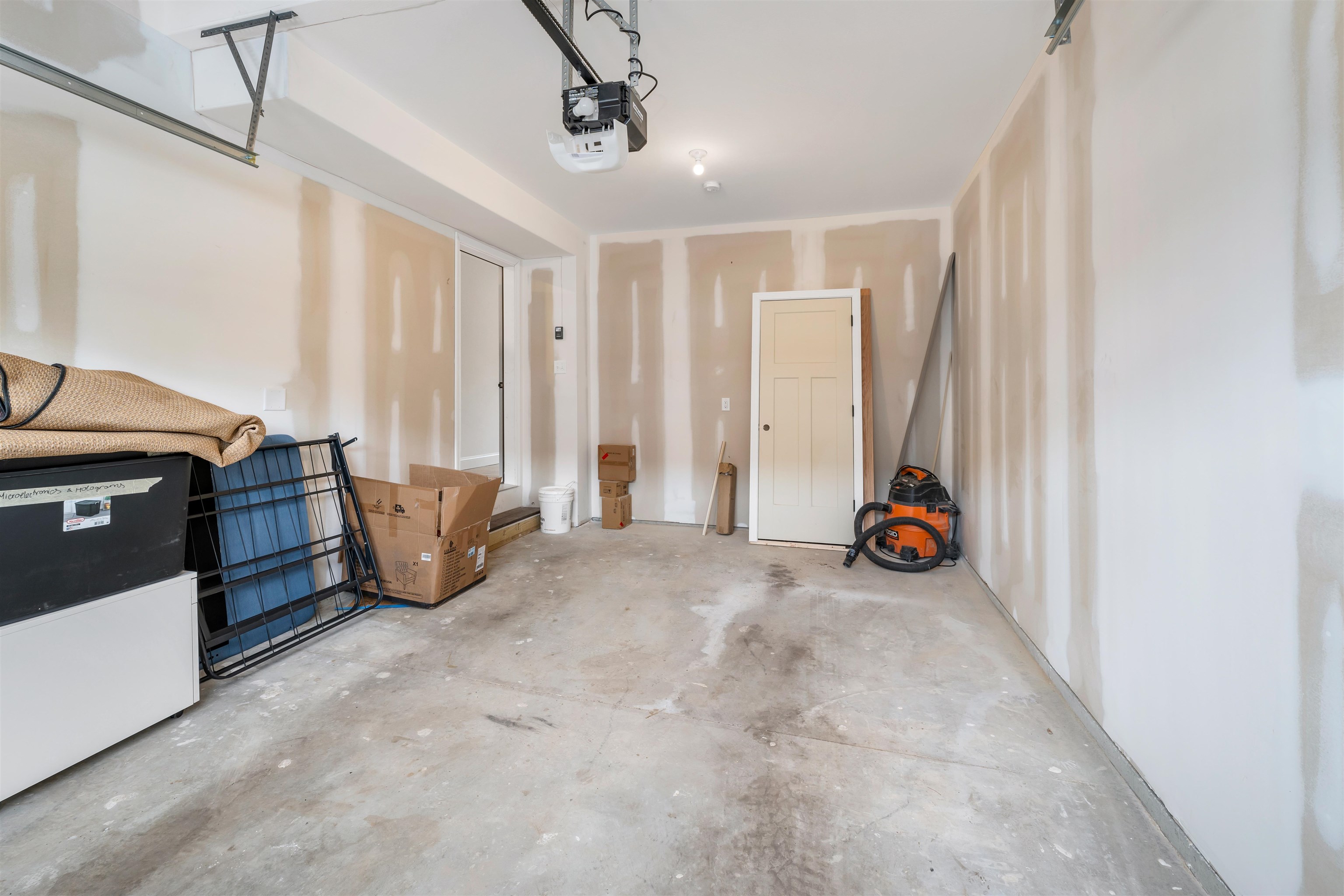 Litchfield, New Hampshire, 03052, United States, 3 Bedrooms Bedrooms, ,2 BathroomsBathrooms,Residential,For Sale,1860040