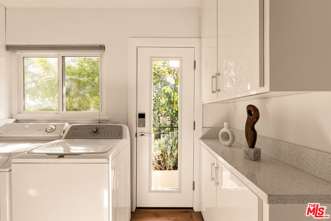 Los Angeles, California, 90027, United States, 4 Bedrooms Bedrooms, ,2 BathroomsBathrooms,Residential,For Sale,1989573