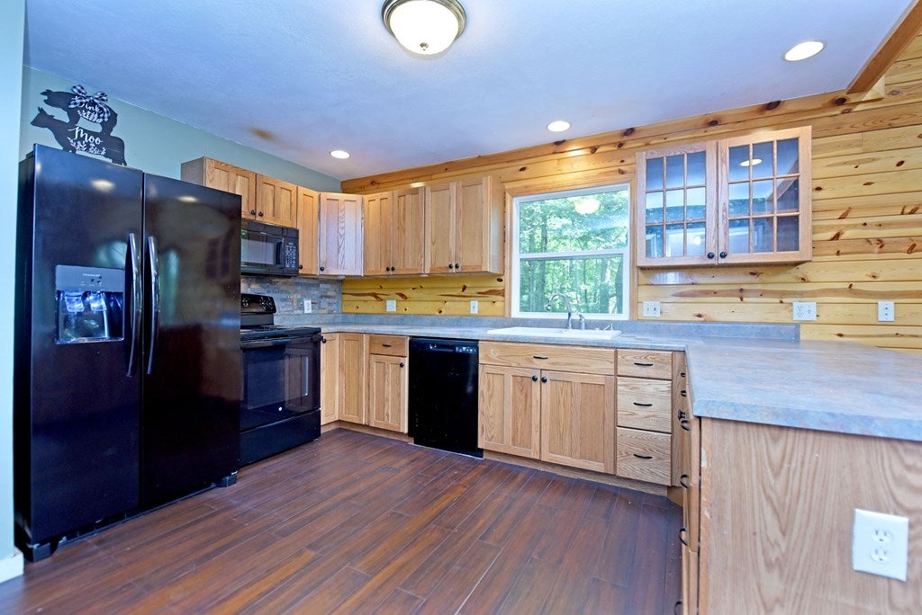 Mineral Bluff, Georgia, 30559, United States, 3 Bedrooms Bedrooms, ,3 BathroomsBathrooms,Residential,For Sale,1882955