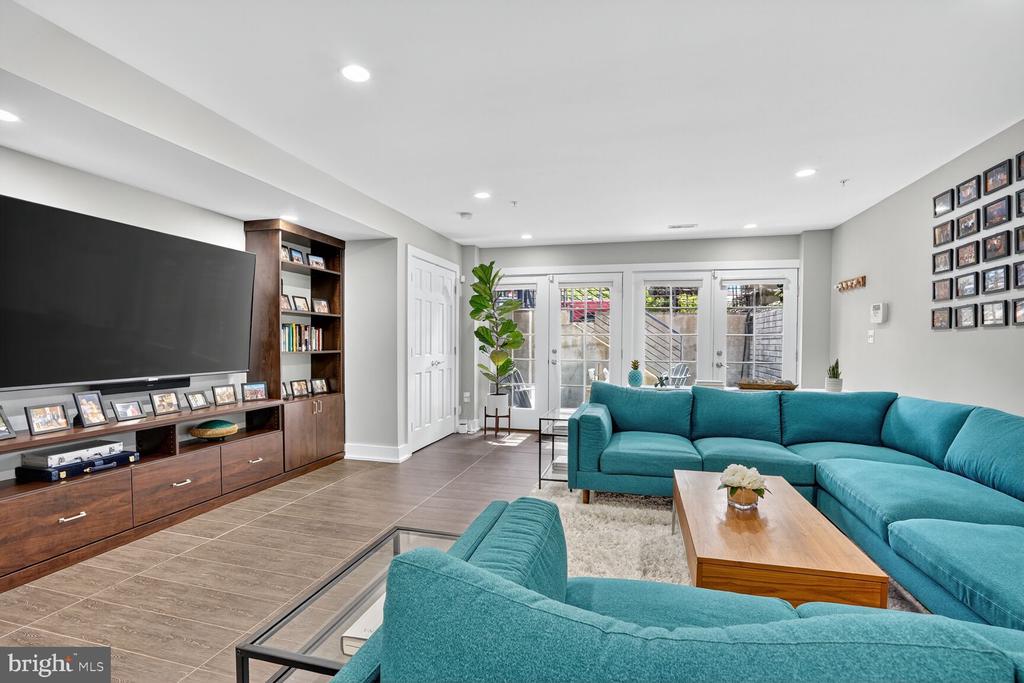 Washington, District of Columbia, 20010, United States, 2 Bedrooms Bedrooms, ,2 BathroomsBathrooms,Residential,For Sale,1975364