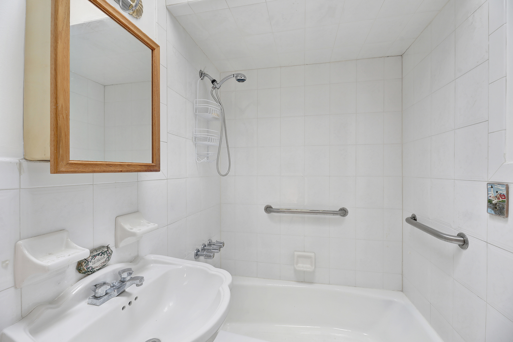 Brooklyn, New York, 11234, United States, 3 Bedrooms Bedrooms, ,2 BathroomsBathrooms,Residential,For Sale,1974509